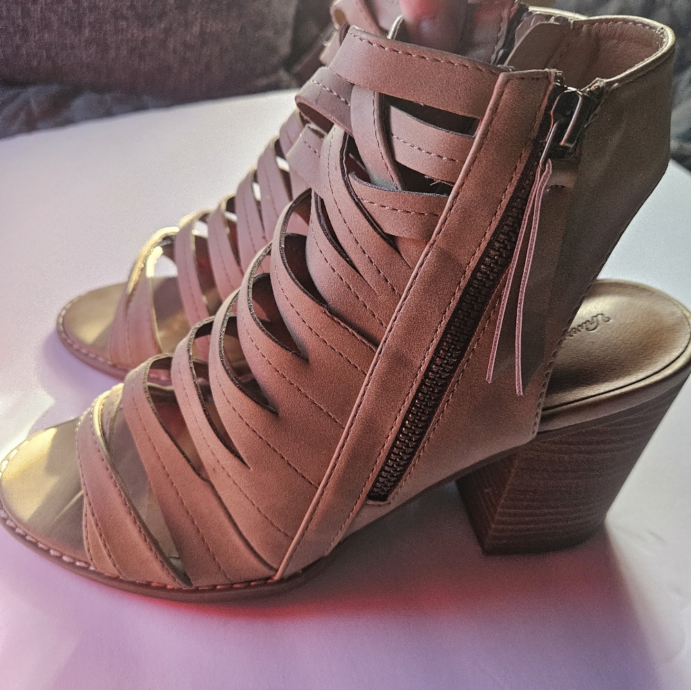 Universal Thread Booties Color Taupe Size 9 1/2 - image 5